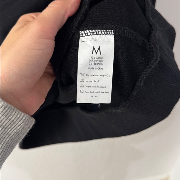 Amazon Ticticmimi Black Pullover Sweater Crew Neck Two Side Pockets Medium - Picture 4 of 4